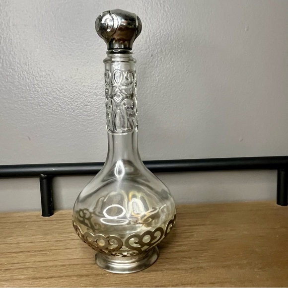 Vintage Avon perfume bottle. Could use a cleaning! - Picture 5 of 16